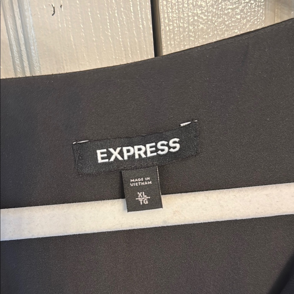 Express Flowy Elegant Black Dress - Picture 3 of 11